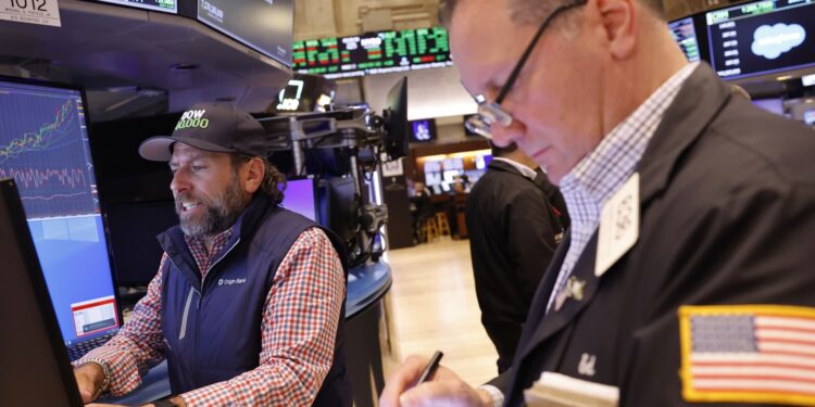 Acciones que realizan los mayores movimientos fuera de horario: KEYS, LZB, DLB