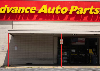 Acciones que realizan los mayores movimientos al mediodía: HOOD, AAP, LRCX