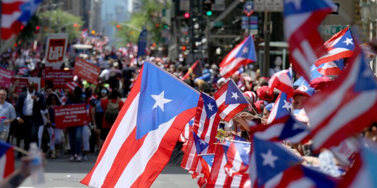 He aquí por qué los adultos jóvenes en Puerto Rico tienen dificultades financieras