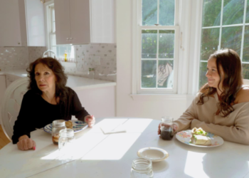 Por qué muchos adultos jóvenes en EE. UU. siguen viviendo con sus padres