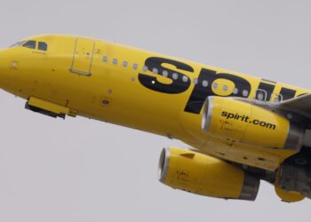 ARNM, ROKU, CVS, HOOD y más