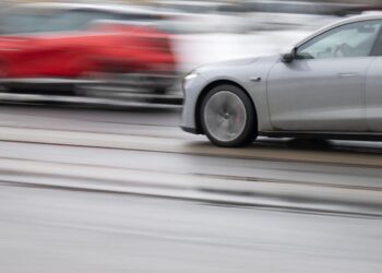 Cancelar su seguro para conductores sin seguro puede ahorrarle mucho dinero, pero ¿es una buena idea?