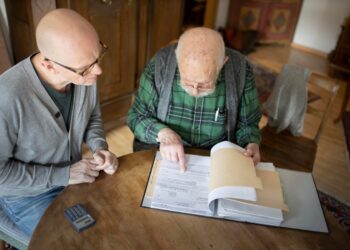 Cómo tener conversaciones difíciles con padres ancianos testarudos