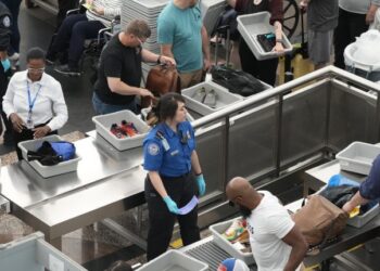 El Departamento de Justicia detiene las búsquedas aleatorias de pasajeros de la DEA en instalaciones de transporte