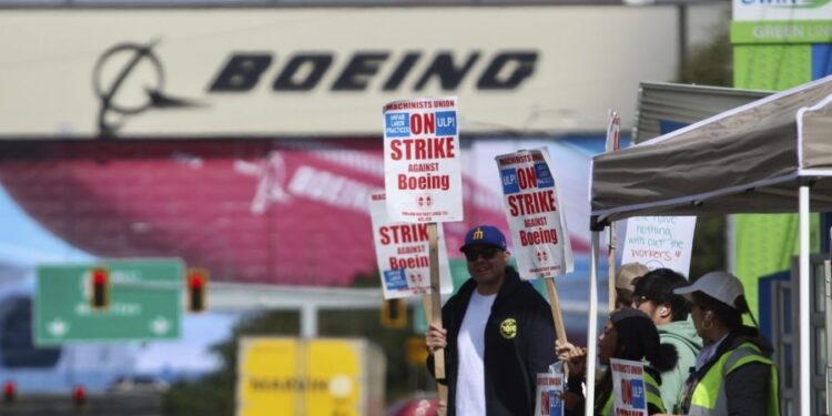 Boeing ofrece un nuevo acuerdo para poner fin a la huelga de 7 semanas: lo que hay que saber