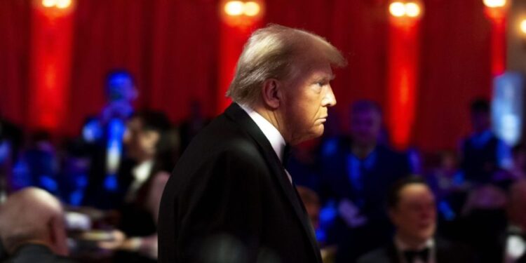 Los economistas esperan que Trump imponga enormes aranceles a las importaciones chinas: encuesta