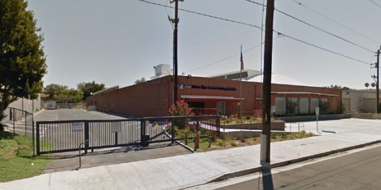 El fabricante de aviación firma el arrendamiento industrial de Van Nuys