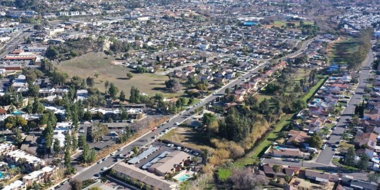 El sitio de desarrollo de Poway se vende a Lennar