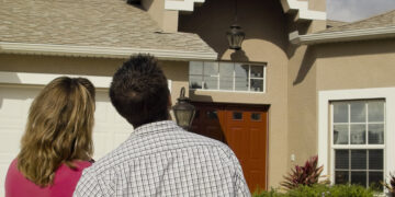 La participación de mercado de los compradores de vivienda por primera vez alcanzó un mínimo histórico en EE. UU.