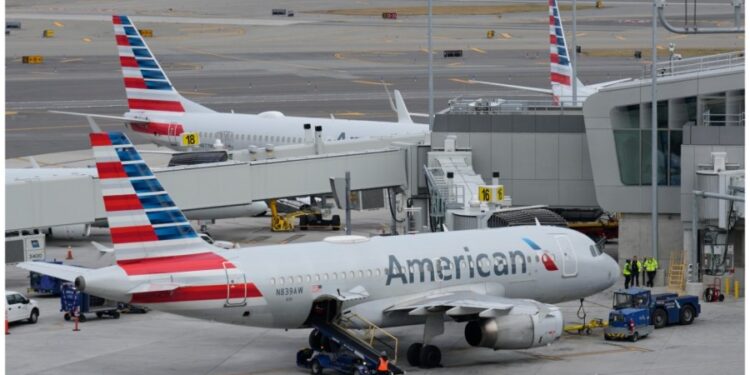 American Airlines expande su tecnología y toma medidas enérgicas contra los recortes de línea antes de los viajes de vacaciones