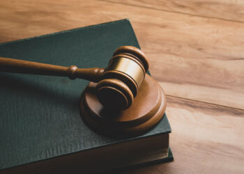 Side busca 4,2 millones de dólares de los hermanos Alexander y socios oficiales