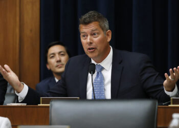 Trump elige a exlegislador y estrella de reality shows para Transporte