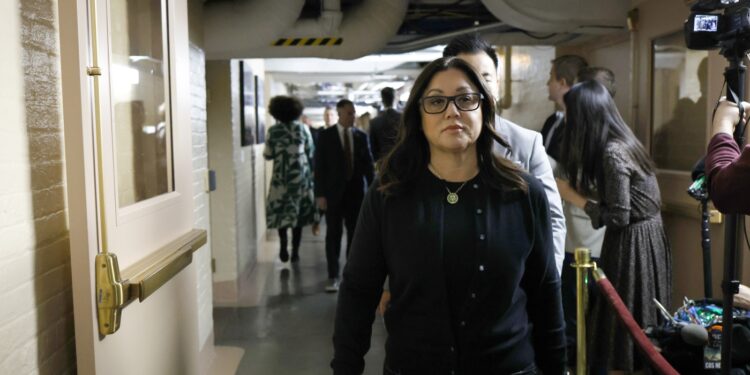 Trump elige a la representante de Oregón Lori Chávez-DeRemer para el Departamento de Trabajo: NPR