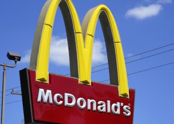 McDonald’s ahora puede arreglar legalmente sus propias máquinas de helado: NPR