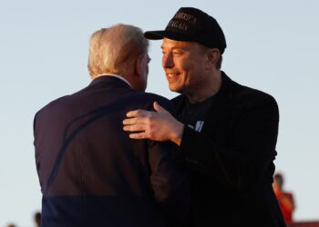 Cómo se beneficiará Elon Musk de las elecciones de Trump en 2024: NPR