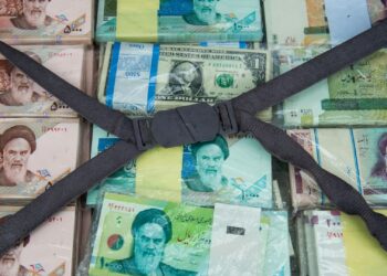 Irán enfrenta una doble crisis en medio de la caída de su moneda y la pérdida de un importante aliado regional