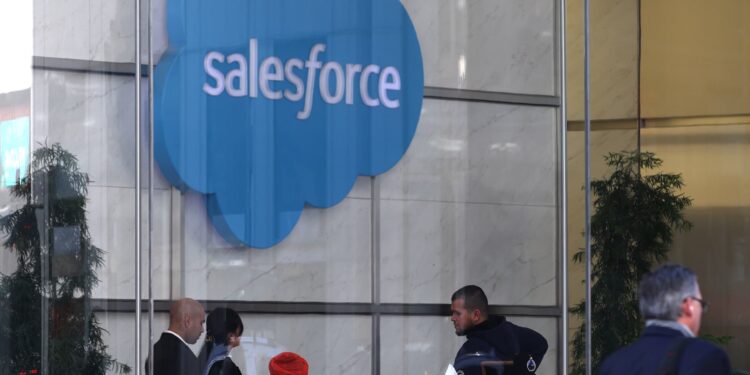 CRM, FL, PSTG, PSQH y más