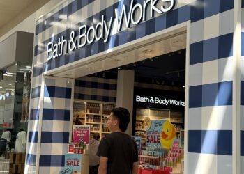 HOOD, BBWI, MSTR, M y más