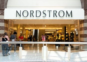 Acciones que realizan los mayores movimientos al mediodía: Nordstrom, Honda, MicroStrategy, Broadcom y más