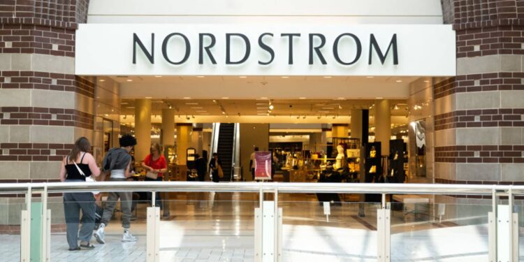 Acciones que realizan los mayores movimientos al mediodía: Nordstrom, Honda, MicroStrategy, Broadcom y más