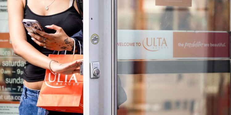 Acciones que realizan los mayores movimientos fuera de horario: ULTA, GTLB, LULU, DOCU