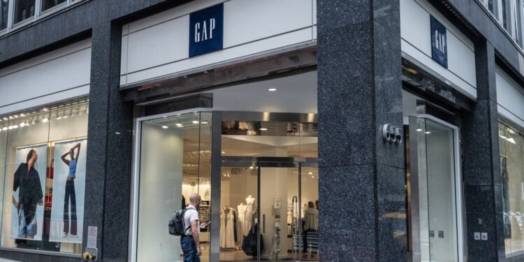 Acciones que realizan los mayores movimientos antes de la comercialización: GAP, TSLA, STLA