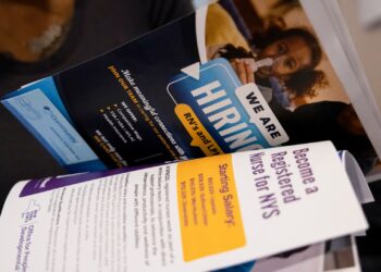 Las nóminas privadas crecieron en 146.000 en noviembre, menos de lo esperado, dice ADP