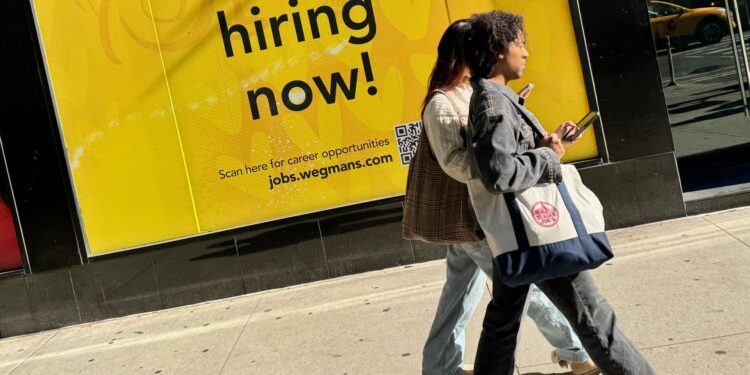 Las nóminas aumentaron en 227.000; desempleo en 4,2%