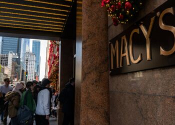 Acciones que realizan los mayores movimientos antes de la comercialización: GME, M, GEV, DUOL