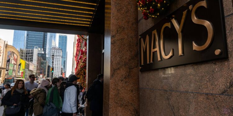 Acciones que realizan los mayores movimientos antes de la comercialización: GME, M, GEV, DUOL