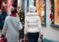 El 36% de los consumidores estadounidenses contrajeron deudas navideñas, con un promedio de 1.181 dólares.