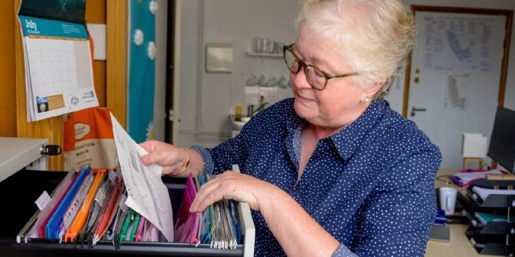 Cómo los trabajadores mayores pueden superar una carrera estancada y mantenerse a la vanguardia