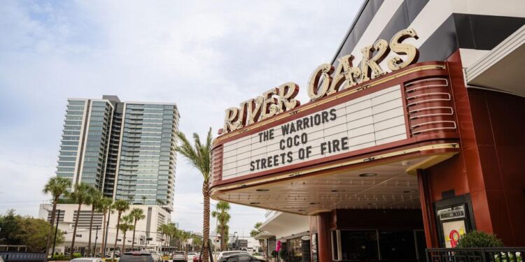 El rescate por parte de Kimco del icónico cine de Houston preserva el punto de contacto con la comunidad