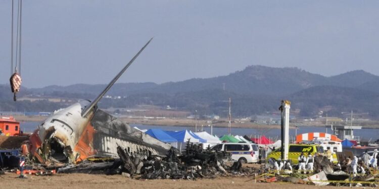 Corea del Sur ordena una investigación de emergencia sobre la seguridad de las operaciones aéreas después de que un accidente aéreo matara a 179 personas