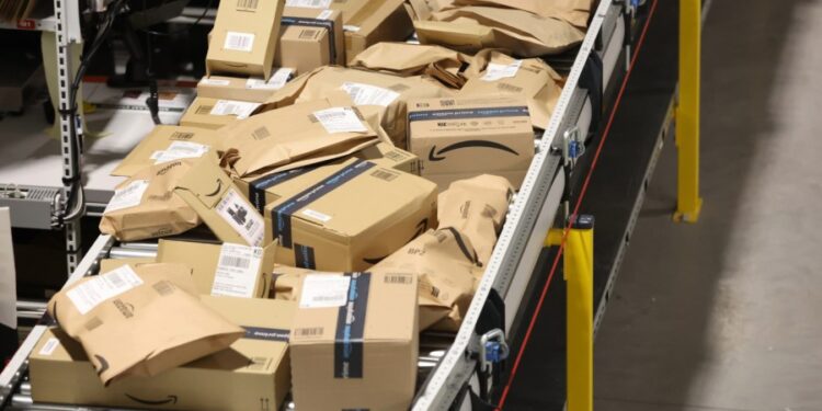El sindicato Teamsters pide a Amazon que fije fechas de negociación tras la huelga de Acción de Gracias