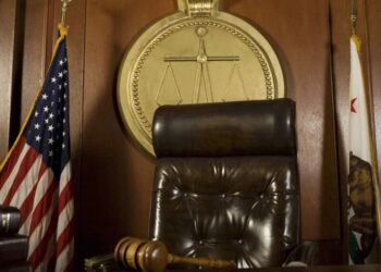 Trasladar la demanda por “pistas falsas” a un tribunal federal