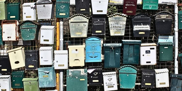 ¡El correo directo no está muerto! 16 ejemplos que están funcionando ahora en el sector inmobiliario