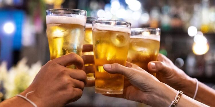 Bud Light ya no es la cerveza de barril más vendida en los bares, según sugieren los datos