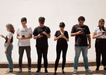 Cómo invertir siendo adolescente en Canadá