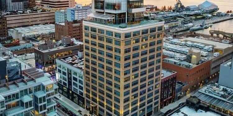 La empresa conjunta de Leyad y Capstone adquiere Hell’s Kitchen Hotel a 275.000 dólares por llave