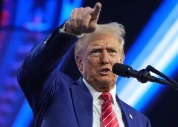 Trump critica al Partido Republicano y a McCarthy por el techo de la deuda