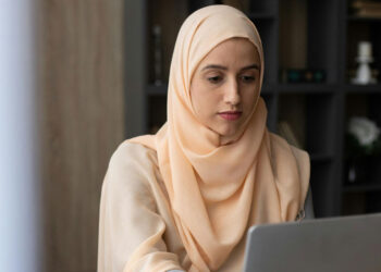 ¿Cuánto dinero debería haber ahorrado antes de los 25 años?