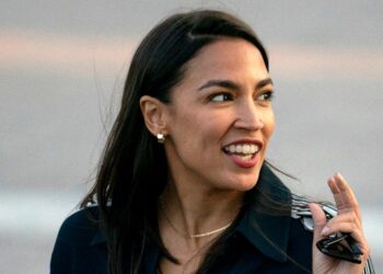 Ocasio-Cortez es la primera persona en alcanzar el millón de seguidores en Bluesky