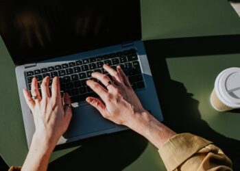 La mayoría de los empleados buscan o buscan un nuevo puesto: encuesta