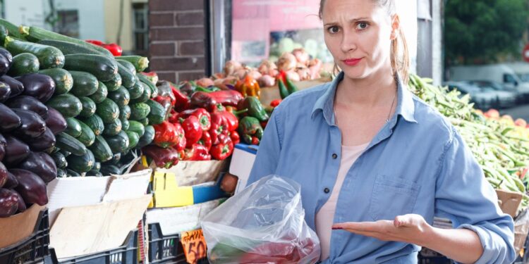 12 estafas en los supermercados y qué comprar en su lugar