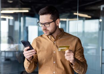 5 trucos con tarjetas de crédito que pueden ahorrarle miles