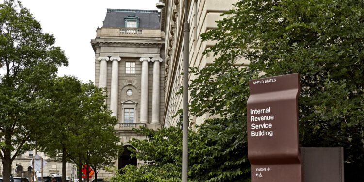 Las tasas de interés del IRS bajarán por primera vez en cinco años