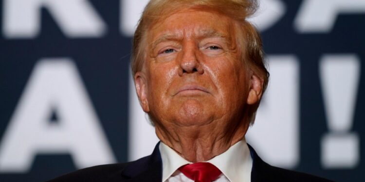 Trump “no puede garantizar” que los aranceles no aumenten los precios para los consumidores
