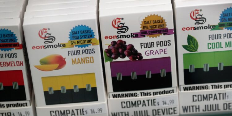 La FDA lucha contra la industria del vapeo en la Corte Suprema: NPR