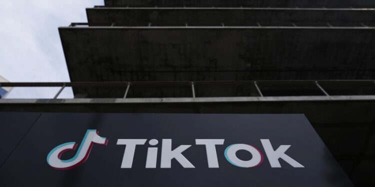 TikTok solicita a la Corte Suprema una orden de emergencia para bloquear una prohibición en EE. UU. a menos que se venda: NPR